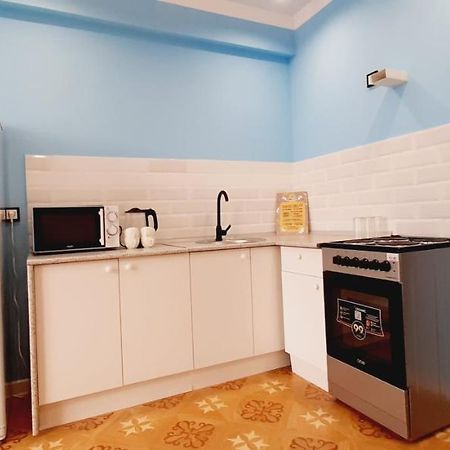 Уютная Квартира С Хорошим Расположением И Интернетом Almaty Esterno foto